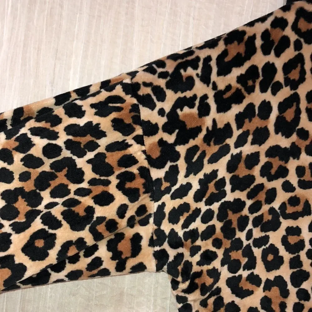 Secret Treasures M Sleepwear Lounge Velour Leopard Print Top & Bottom Set